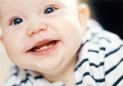 4 cách giúp giảm đau cho trẻ khi mọc răng